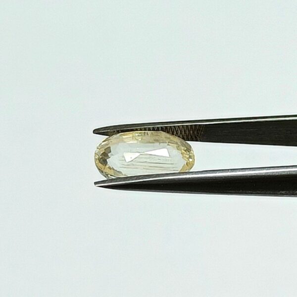4.64 carats Yellow Sapphire ( 5.25 ratti ) - Image 4