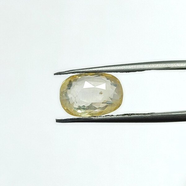 6.76 carats Yellow Sapphire ( 7.25 ratti ) - Image 1