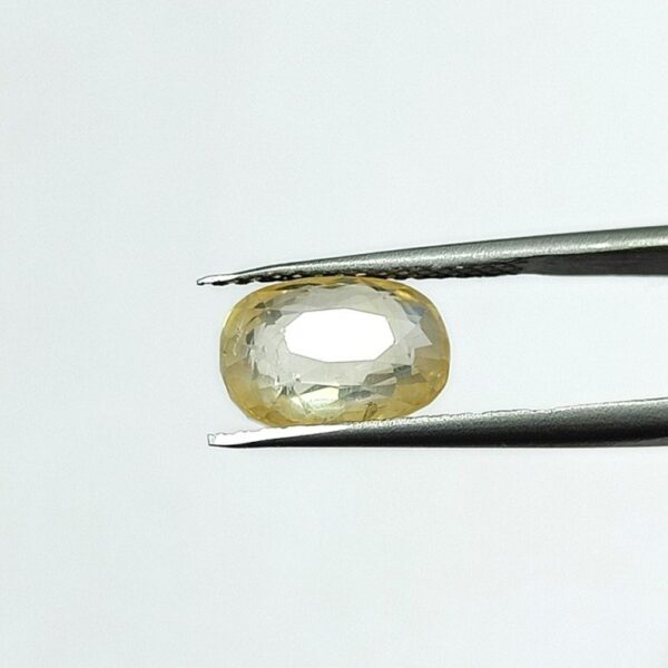 6.76 carats Yellow Sapphire ( 7.25 ratti ) - Image 2