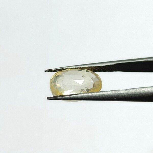 6.76 carats Yellow Sapphire ( 7.25 ratti ) - Image 3