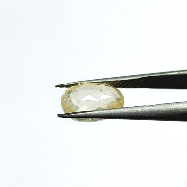 6.76 carats Yellow Sapphire ( 7.25 ratti ) - Image 4