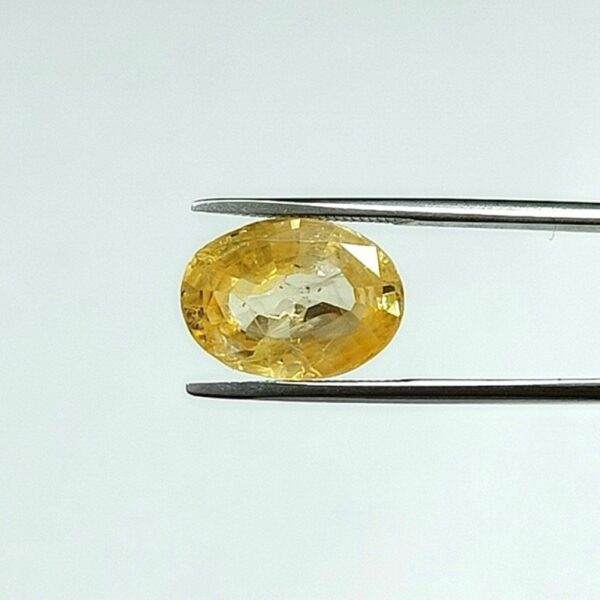 4.73 carats Yellow Sapphire ( 5.25 ratti ) - Image 1