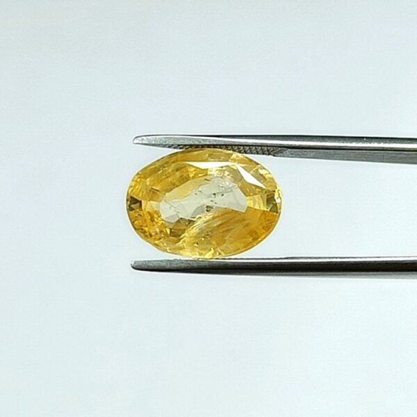 4.73 carats Yellow Sapphire ( 5.25 ratti ) - Image 2