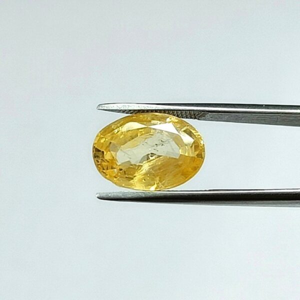 4.73 carats Yellow Sapphire ( 5.25 ratti ) - Image 3