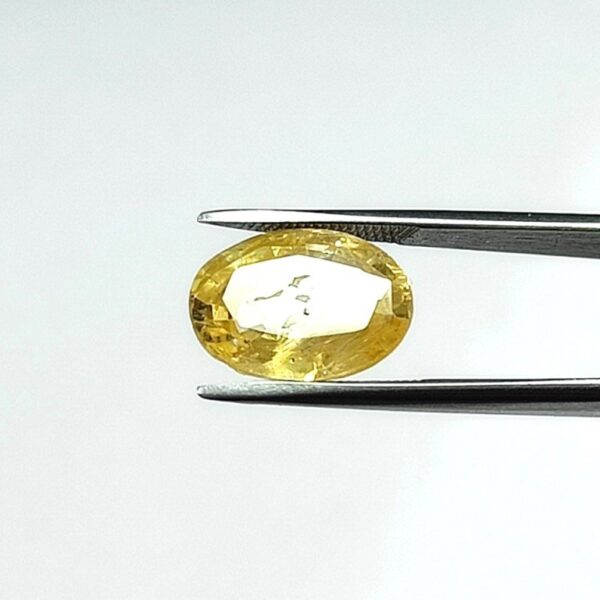 4.73 carats Yellow Sapphire ( 5.25 ratti ) - Image 4
