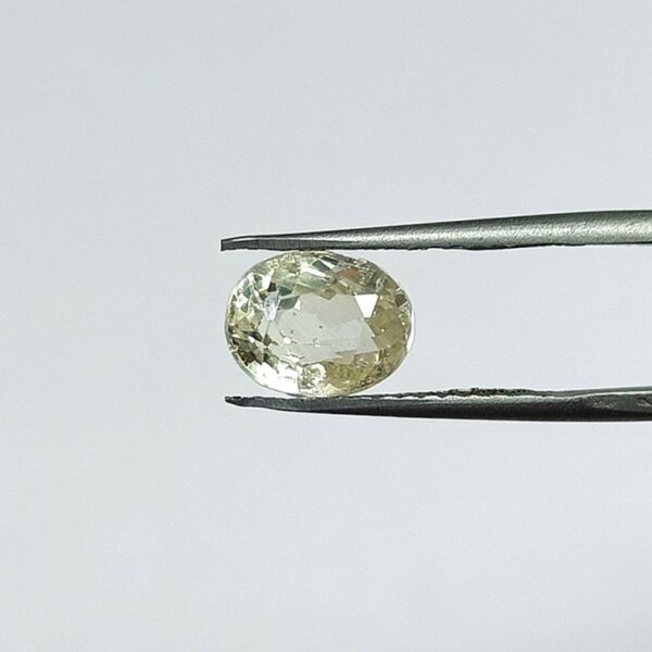 3.74 carats Yellow Sapphire ( 4.25 ratti ) - Image 1