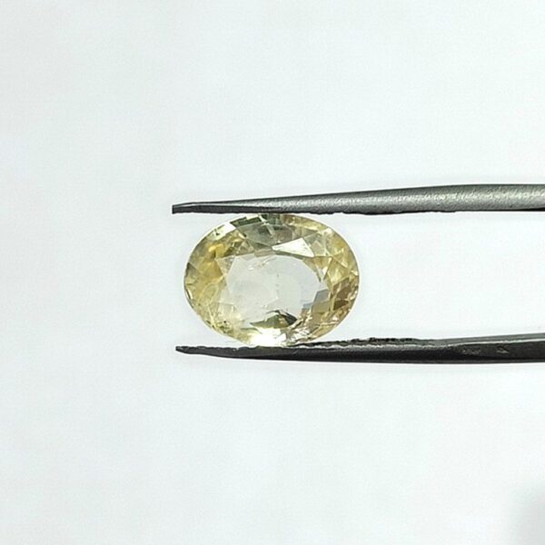 5.04 carats Yellow Sapphire ( 5.25 ratti ) - Image 2