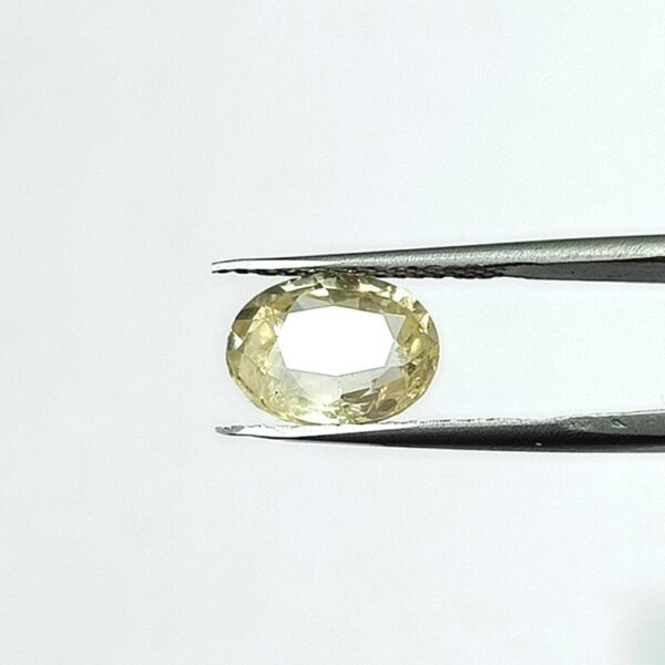 5.04 carats Yellow Sapphire ( 5.25 ratti ) - Image 3