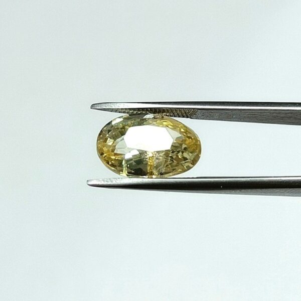 4.44 carats Yellow Sapphire ( 4.25 ratti ) - Image 2