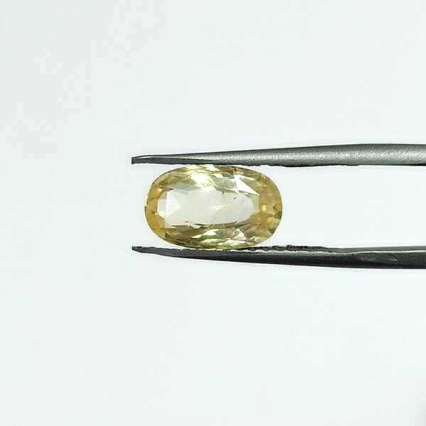 3.99 carats Yellow Sapphire ( 4.25 ratti ) - Image 2