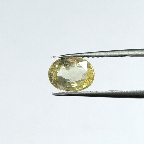 3.29 carats Yellow Sapphire ( 3.25 ratti ) - Image 2