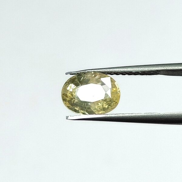 3.29 carats Yellow Sapphire ( 3.25 ratti ) - Image 3