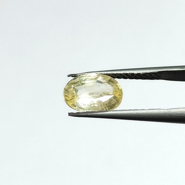 3.29 carats Yellow Sapphire ( 3.25 ratti ) - Image 4