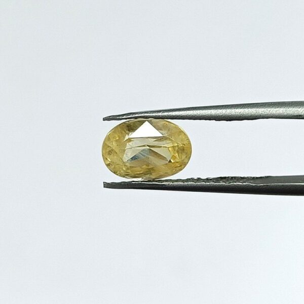 3.18 carats Yellow Sapphire ( 3.25 ratti ) - Image 2