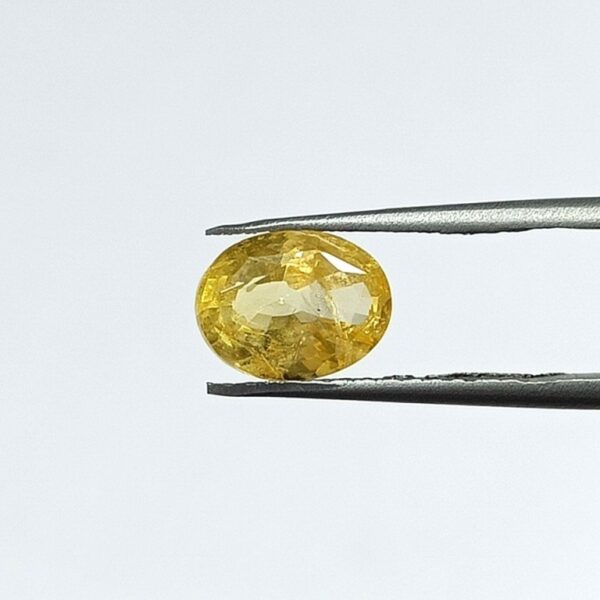 3.23 carats Yellow Sapphire ( 3.25 ratti ) - Image 1