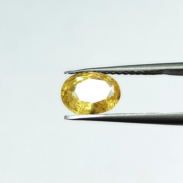 3.23 carats Yellow Sapphire ( 3.25 ratti ) - Image 3