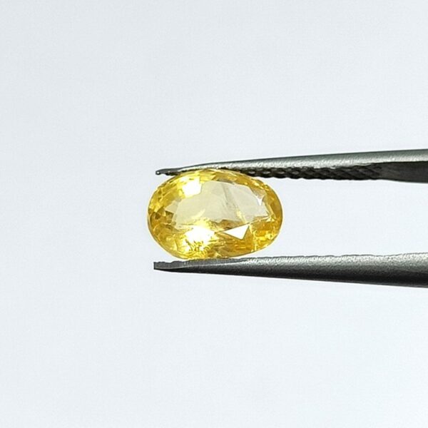 3.23 carats Yellow Sapphire ( 3.25 ratti ) - Image 4
