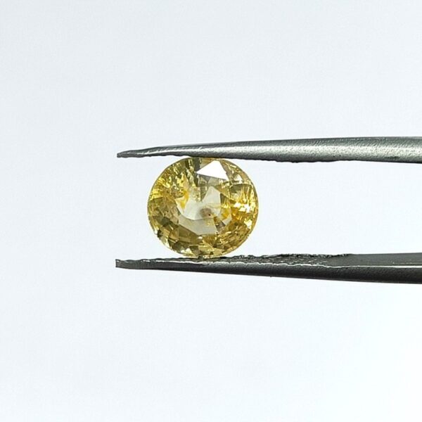 2.91 carats Yellow Sapphire ( 3.25 ratti ) - Image 1