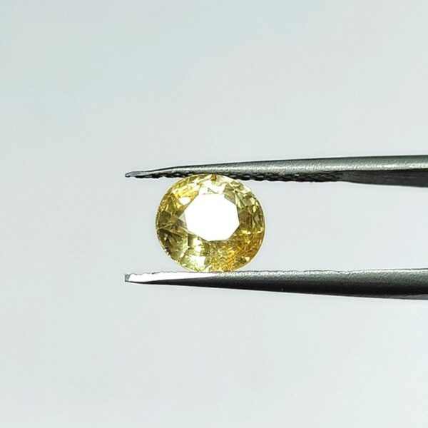 2.91 carats Yellow Sapphire ( 3.25 ratti ) - Image 3