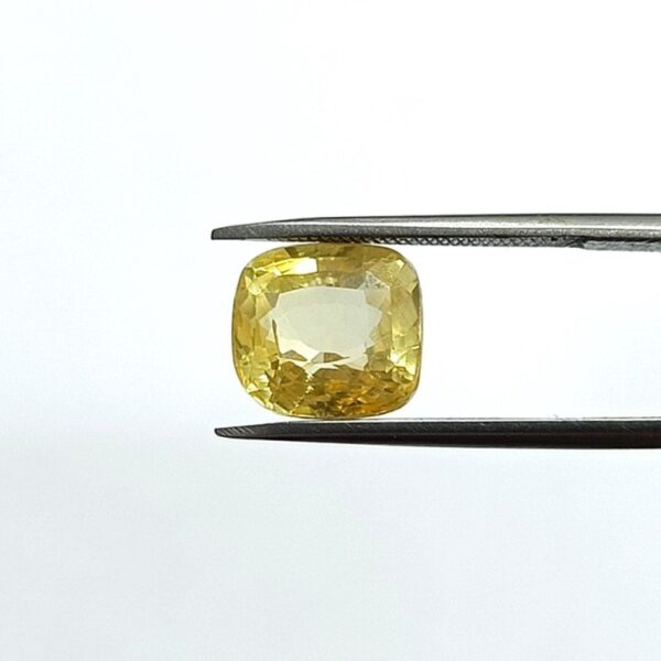 4.06 carats Yellow Sapphire ( 4.25 ratti ) - Image 1
