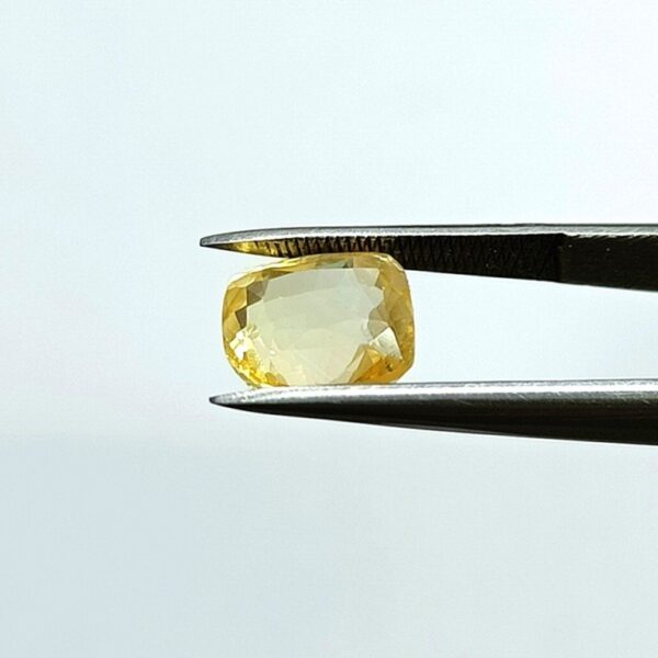 4.06 carats Yellow Sapphire ( 4.25 ratti ) - Image 4