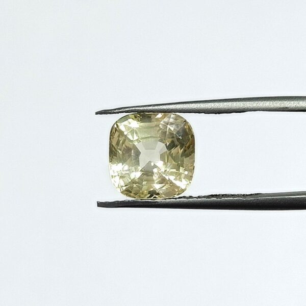 5.51 carats Yellow Sapphire ( 6.25 ratti ) - Image 1