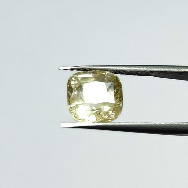 5.51 carats Yellow Sapphire ( 6.25 ratti ) - Image 3