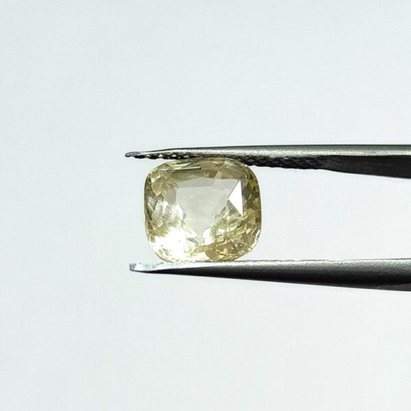 5.51 carats Yellow Sapphire ( 6.25 ratti ) - Image 4