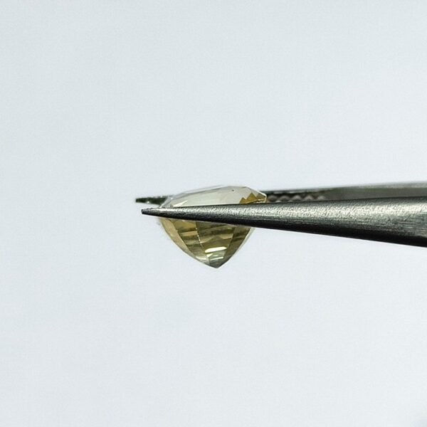 5.51 carats Yellow Sapphire ( 6.25 ratti ) - Image 5