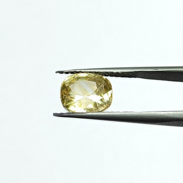 6.52 carats Yellow Sapphire ( 7.25 ratti ) - Image 3
