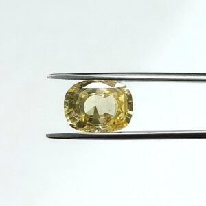 4.52 carats Yellow Sapphire ( 4.25 ratti )