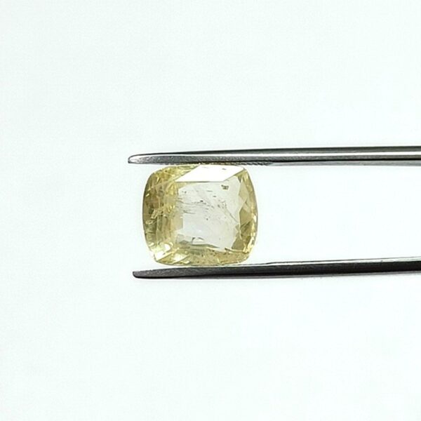 4.68 carats Yellow Sapphire ( 5.25 ratti ) - Image 1