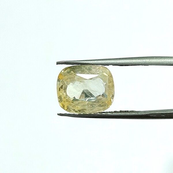 6.59 carats Yellow Sapphire ( 7.25 ratti ) - Image 1