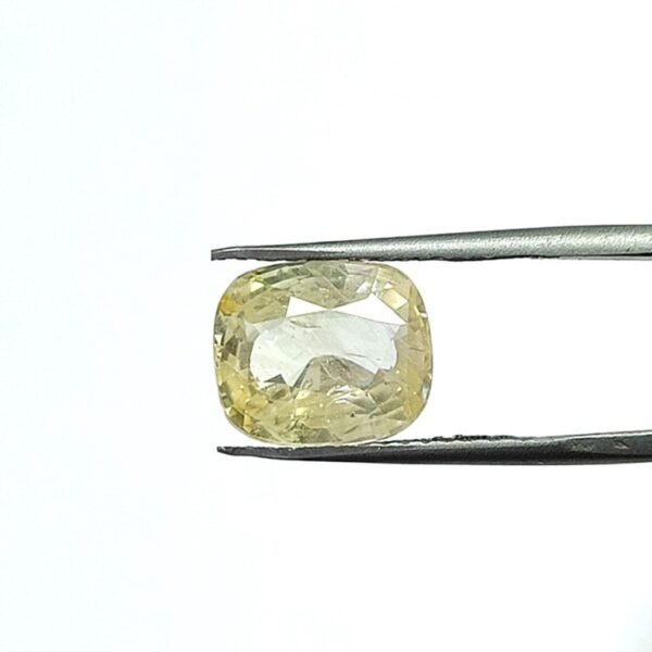6.59 carats Yellow Sapphire ( 7.25 ratti ) - Image 2