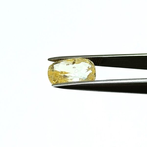 4.78 carats Yellow Sapphire ( 5.25 ratti ) - Image 3