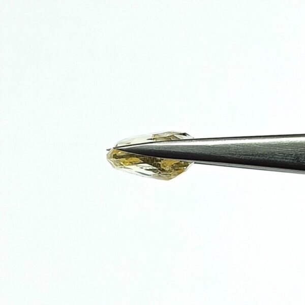 4.78 carats Yellow Sapphire ( 5.25 ratti ) - Image 4