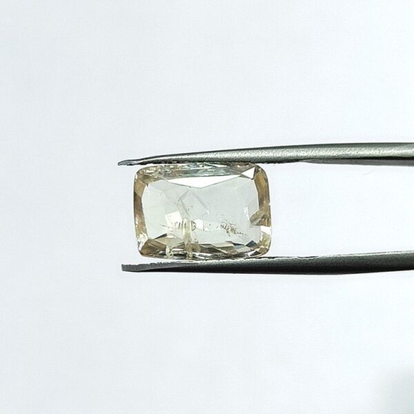 5.46 carats Yellow Sapphire ( 6.25 ratti ) - Image 1