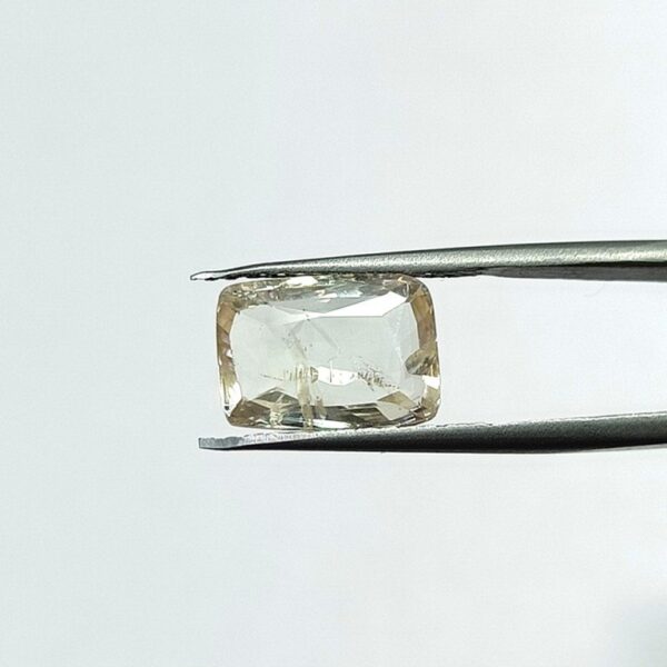 5.46 carats Yellow Sapphire ( 6.25 ratti ) - Image 2