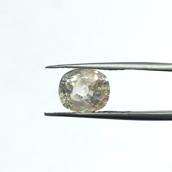5.45 carats Yellow Sapphire ( 6.25 ratti ) - Image 1