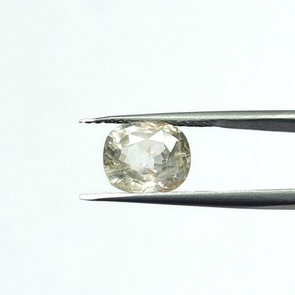 5.45 carats Yellow Sapphire ( 6.25 ratti ) - Image 2