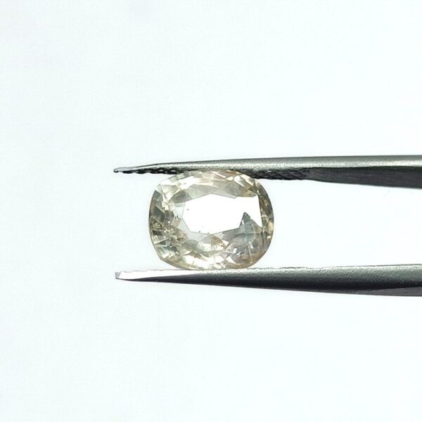 5.45 carats Yellow Sapphire ( 6.25 ratti ) - Image 3