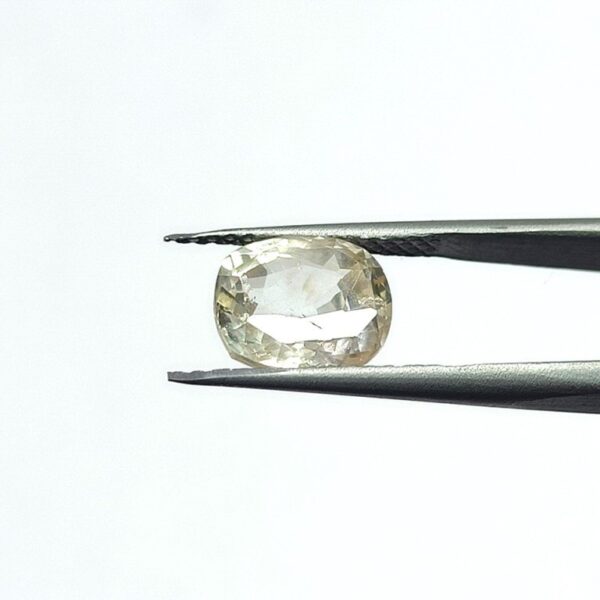 5.45 carats Yellow Sapphire ( 6.25 ratti ) - Image 4