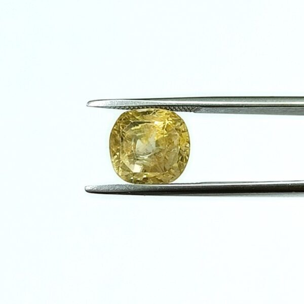 4.57 carats Yellow Sapphire ( 5.25 ratti ) - Image 1