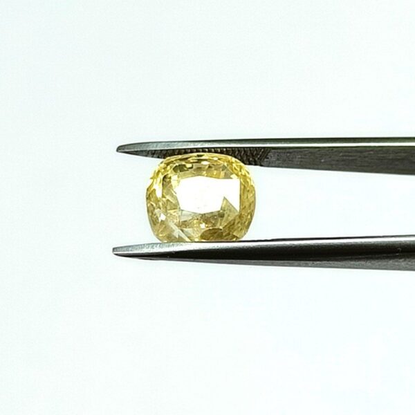 4.57 carats Yellow Sapphire ( 5.25 ratti ) - Image 3