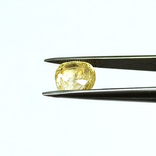 4.57 carats Yellow Sapphire ( 5.25 ratti ) - Image 4
