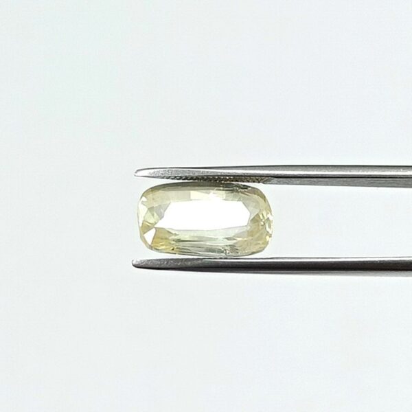 4.77 carats Yellow Sapphire ( 5.25 ratti ) - Image 2
