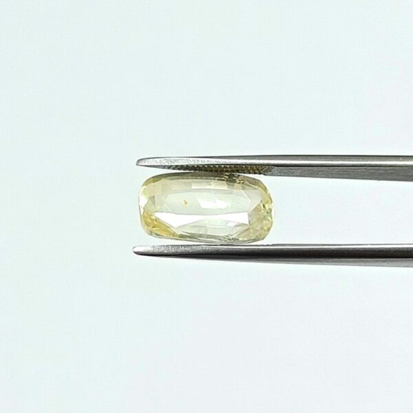 4.77 carats Yellow Sapphire ( 5.25 ratti ) - Image 4