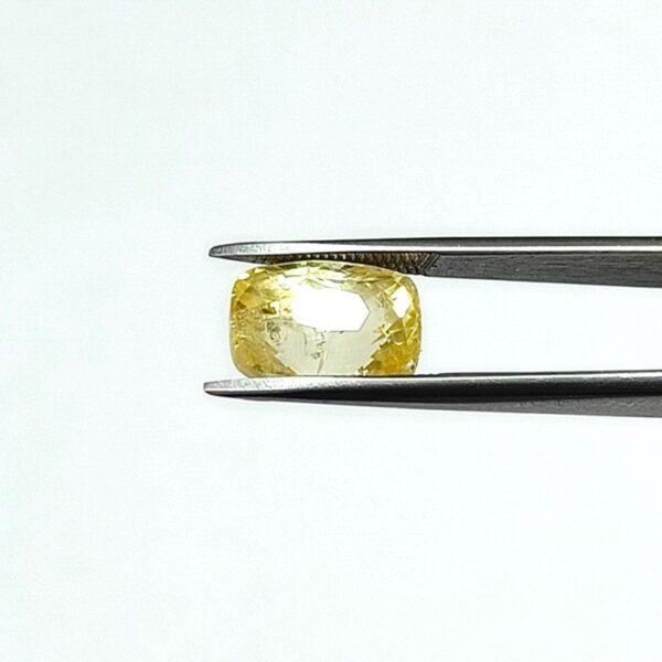 4.54 carats Yellow Sapphire ( 4.25 ratti ) - Image 2