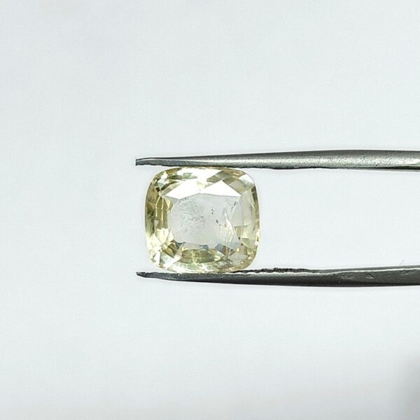 5.21 carats Yellow Sapphire ( 5.25 ratti ) - Image 1