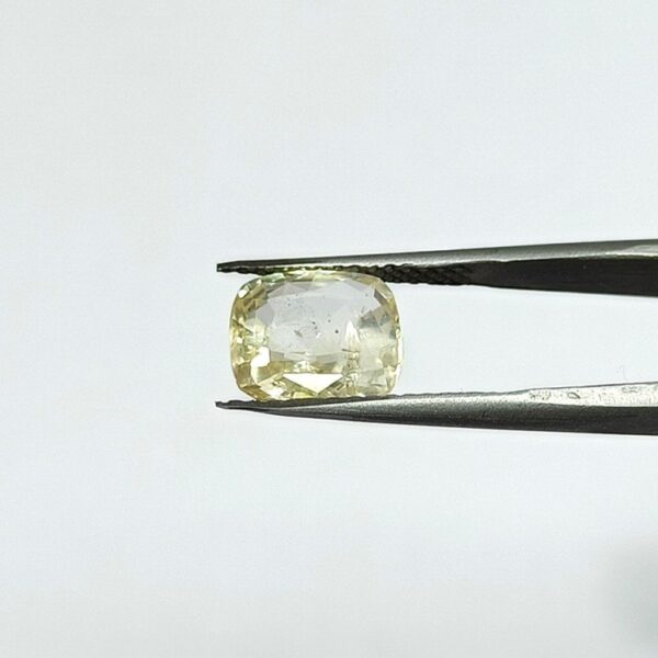 5.21 carats Yellow Sapphire ( 5.25 ratti ) - Image 4